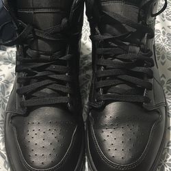Jordan 1 Mid Triple Black 