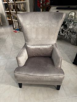 Accent chair beautiful new