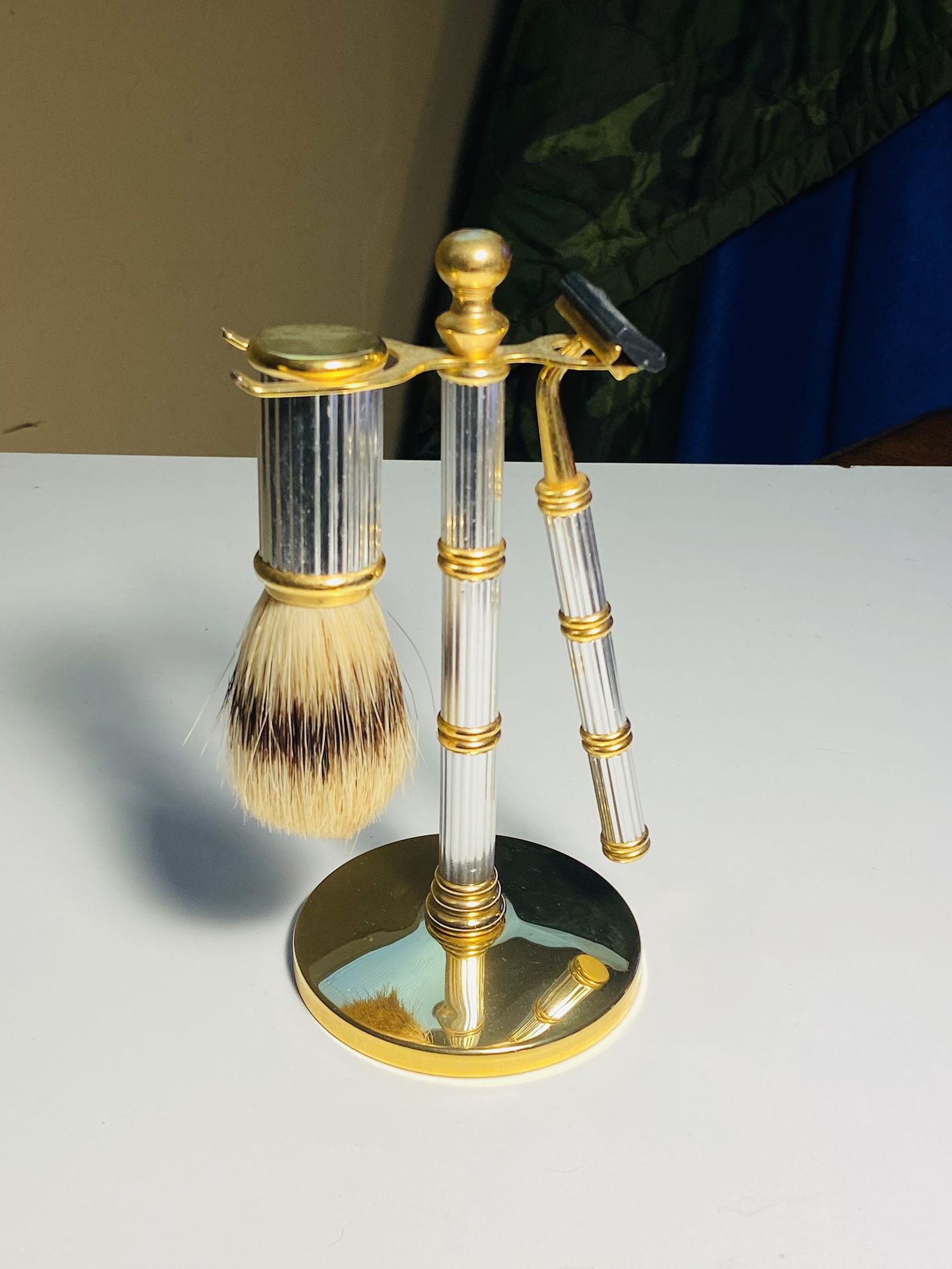 Vintage Two Tone Shaving Set.. Brush & Razor… Beautiful Condition