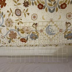Gold grid wire board / photo hanging art display 