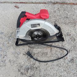 Circular Saw. Like New With Box. Used To Cut Few Boards. $15. Pickup In Evergreen Park.