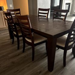 Table with 6 chairs