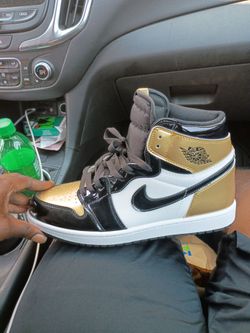 Jordan 1 gold toe