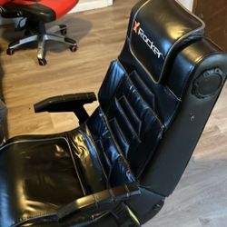 Rocker Gaming Chair With Speakers 