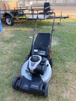 Murray
22 in. 140 cc Briggs & Stratton Walk Behind Gas Self-Propelled Lawn Mower with Front Wheel Drive and Bagger