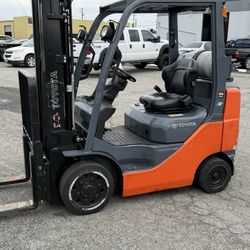 2016 Toyota 5000lb Capacity  Forklift