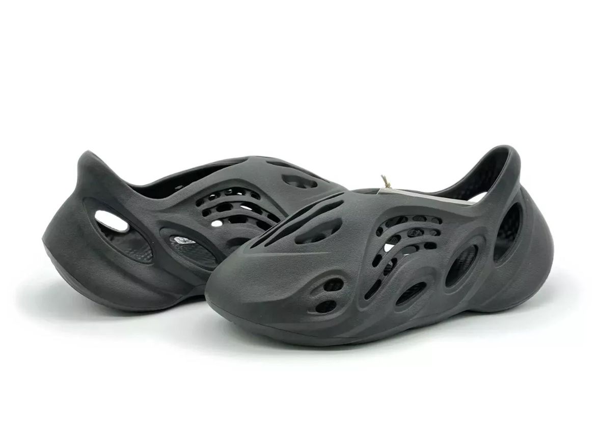 Yeezy Foam RNR  Black | Size 11 Amazon.com | adidas Mens Yeezy Foam Runner HP8739 Onyx  main image 4