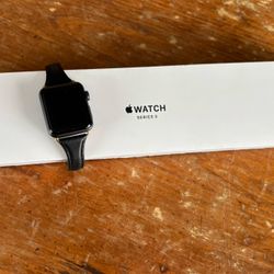 Apple Watch Series 3 Pre-Owned 38mm Black includes 2 bands and original box