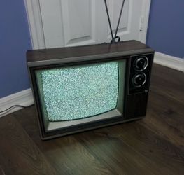Vintage CRT Television with Antenna IN GOOD WORKING CONDITION the TV has been fully serviced and cleaned