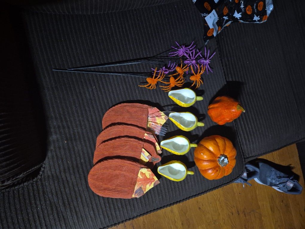 Can Use For Fall Or Halloween. The 4 Little Things Are Ceramic Really Cute.