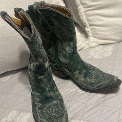 Boots old gringo