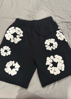 Dennim tears shorts size M