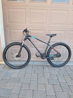 SPECIALIZED PITCH SPORT 27.5 INCH MOUNTAIN BIKE LIKE NEW ( CHECK MY OTHER BIKES)