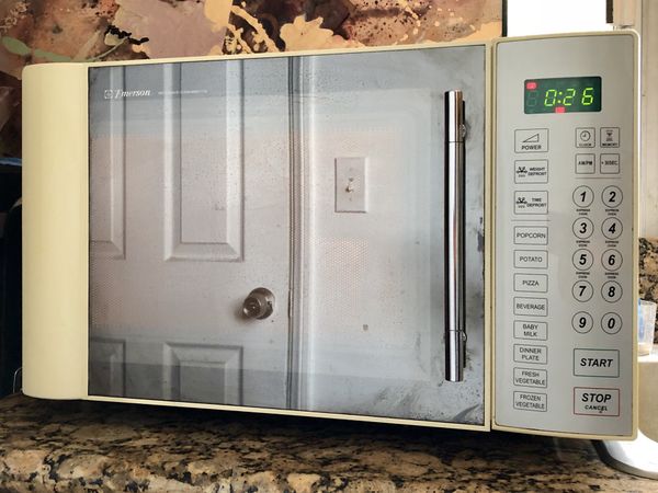 Emerson Professional Series Microwave Model Mw8117wBestMicrowave