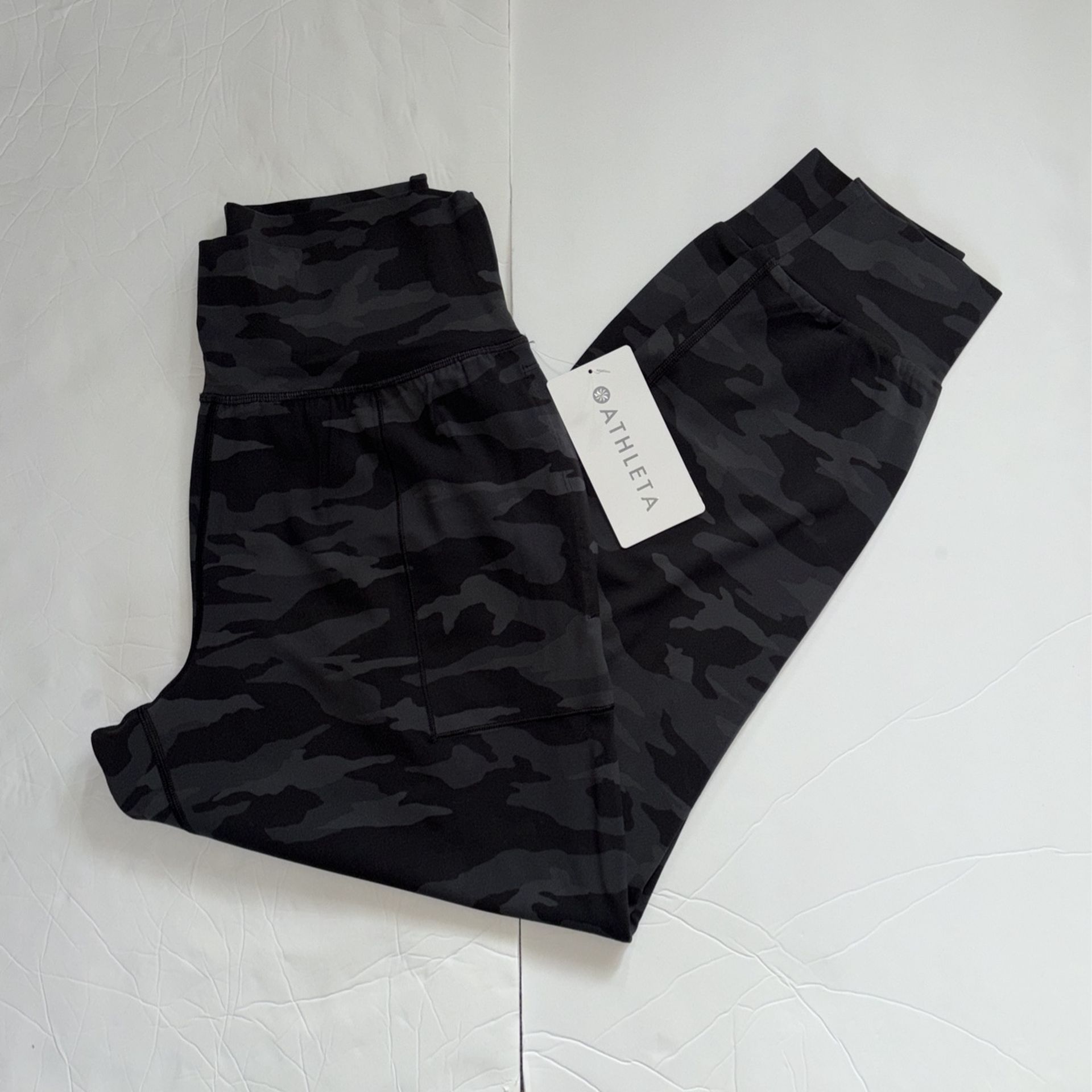 New Athleta Camo Jogger Size M