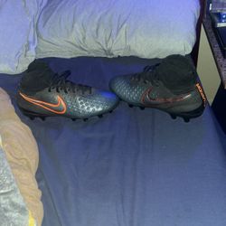 Nike MAGISTA