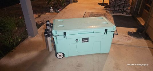 75 Quart Fishing Cooler (Brand: Nice)