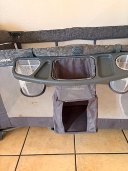 Freeee     Free Baby play pen