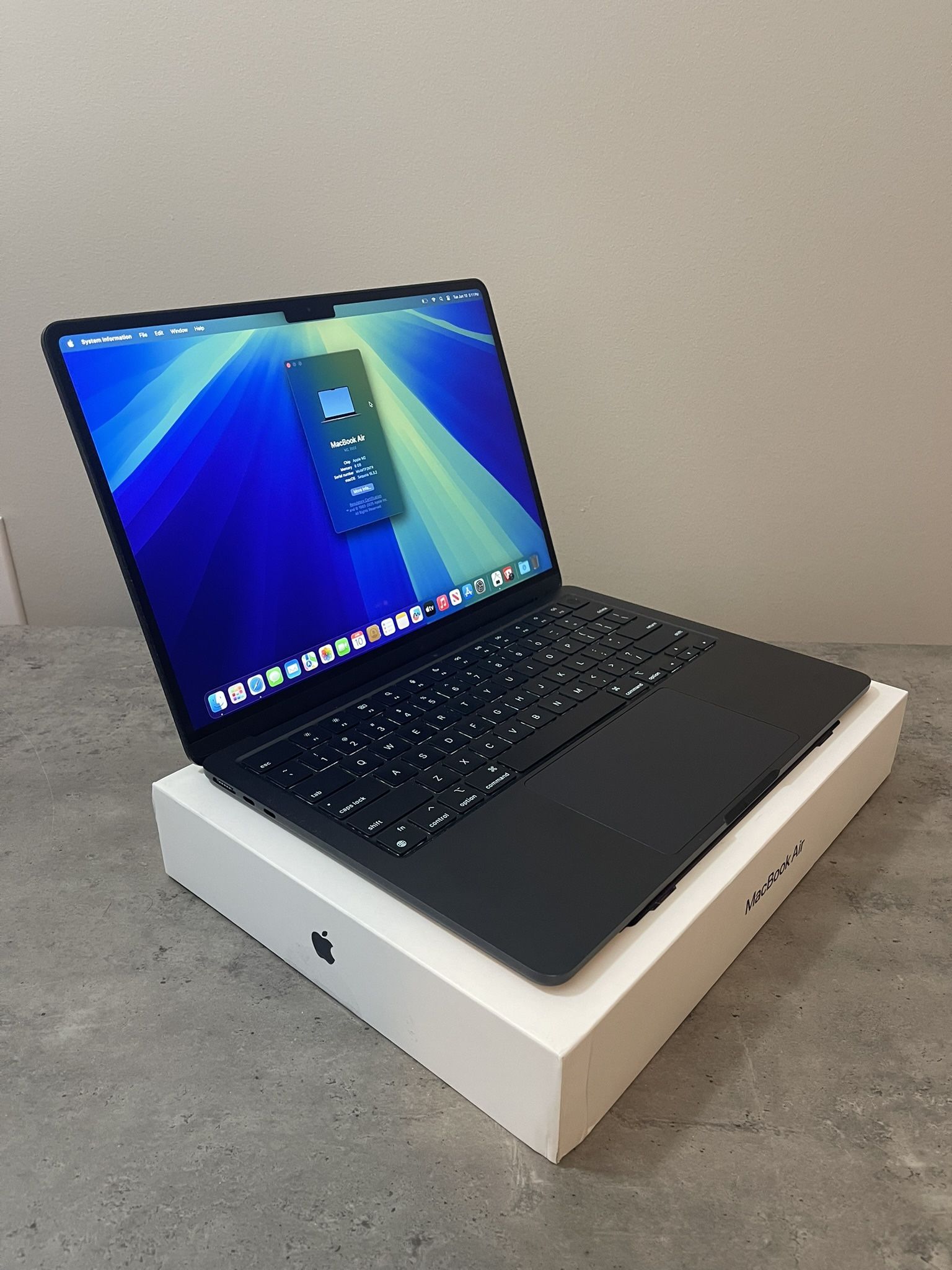 MacBook Air 2023 M2 / 8 / 256GB