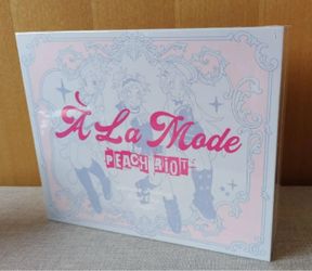 popmart peach riot a la mode brand new