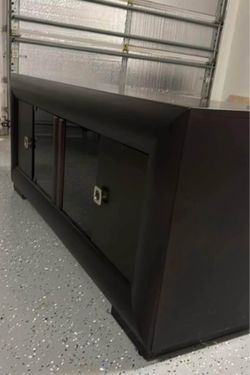Entertainment center