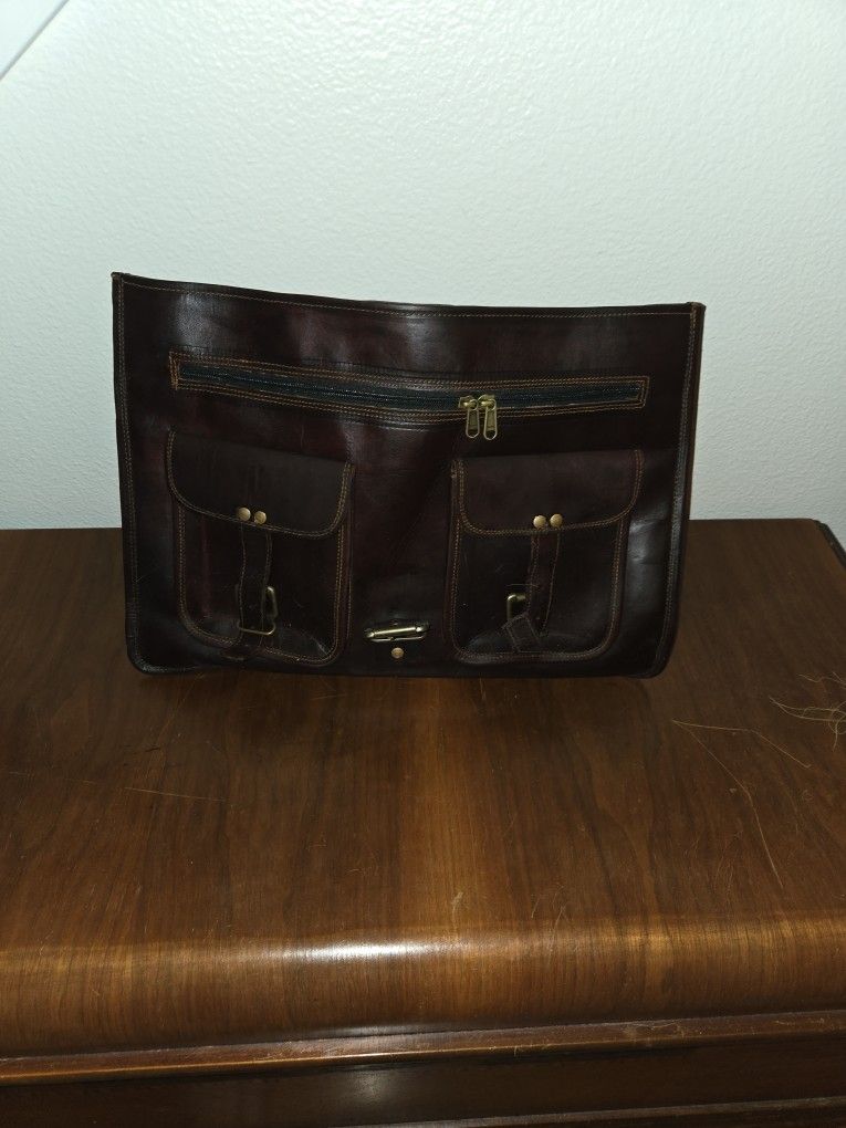 Brand NEW LEATHER CUERO BRIEFCASE STYLE 