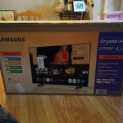 Samsung Crystal UHD 43" TV