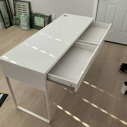 IKEA Micke Desk - like new