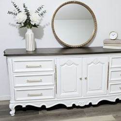 Dresser - Stunning Newly Refinished Heritage Drexel Dresser 9 Dovetailed Drawers