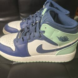 Jordan 1 Mid “Mint” Size 6y For Sale