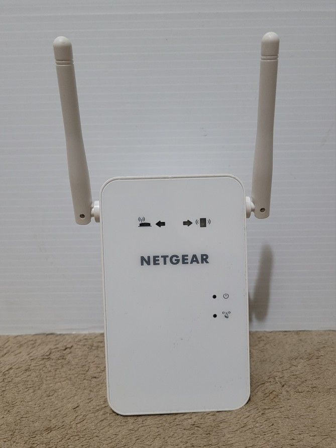 NETGEAR EX6100 Dual Band Gigabit Ac750 Wi-fi Range Extender.
