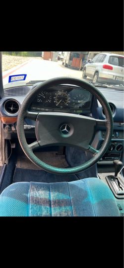 1982 Mercedes-Benz 3D light blue 4D