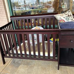 Baby Crib & Changing Table 