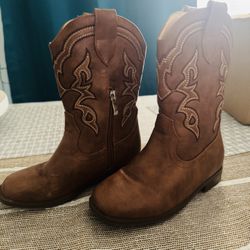 Unisex Cowboy Boots! Size 13. Slightly Used! Good Condition! 