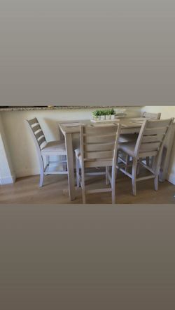Jeromes 7 piece dining table