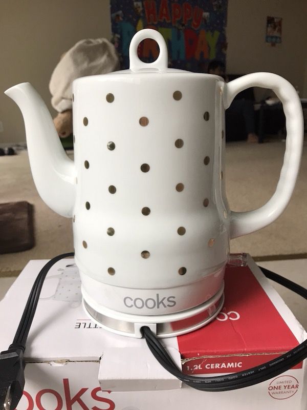 Aroma Electric Kettle 1.7 Liters•7Cups-Rapid Boil, Powerful 1500W AWK-110B.  New Open Box for Sale in Roseville, CA - OfferUp