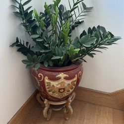 Beautiful Plant Pot With Stand 