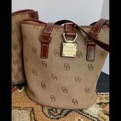 Dooney & Bourke 