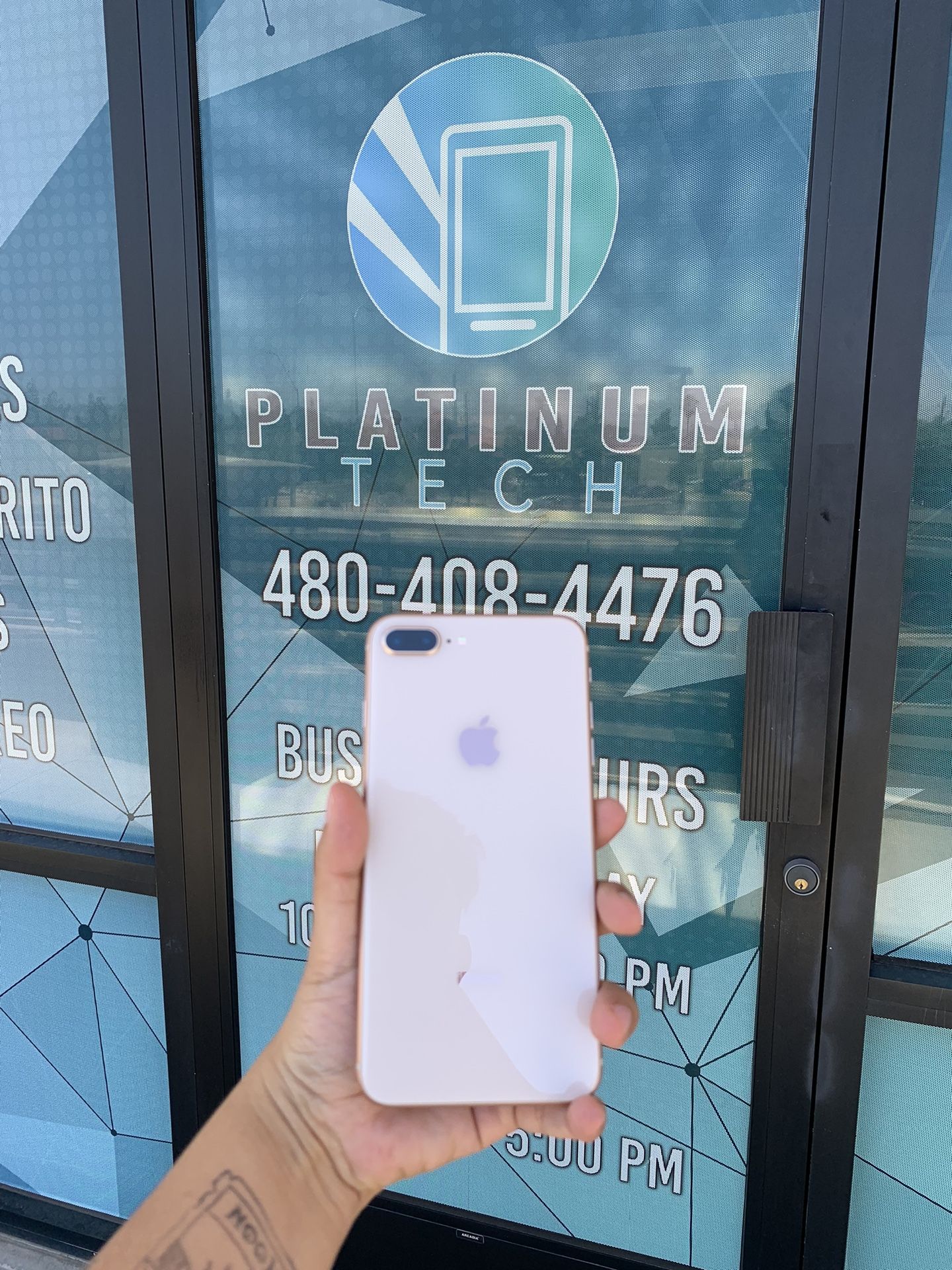 π©·π± iPhone 8 Plus 64 GB Unlocked BH75% π Case And Headphones For Free ππ»π