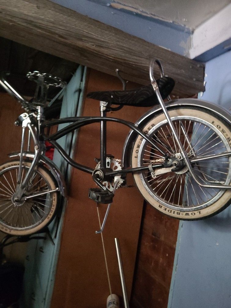 Vintage 8 Ball Low Rider Bike 