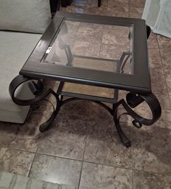 Set of end tables