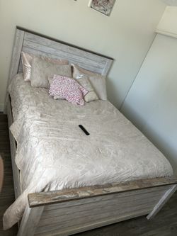 Willowton Queen Bedframe