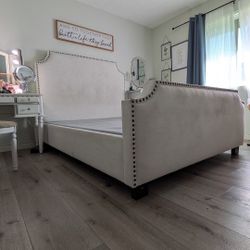 Queen Bed 