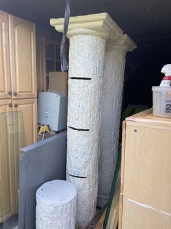 Pillar wall unit with glass shelves