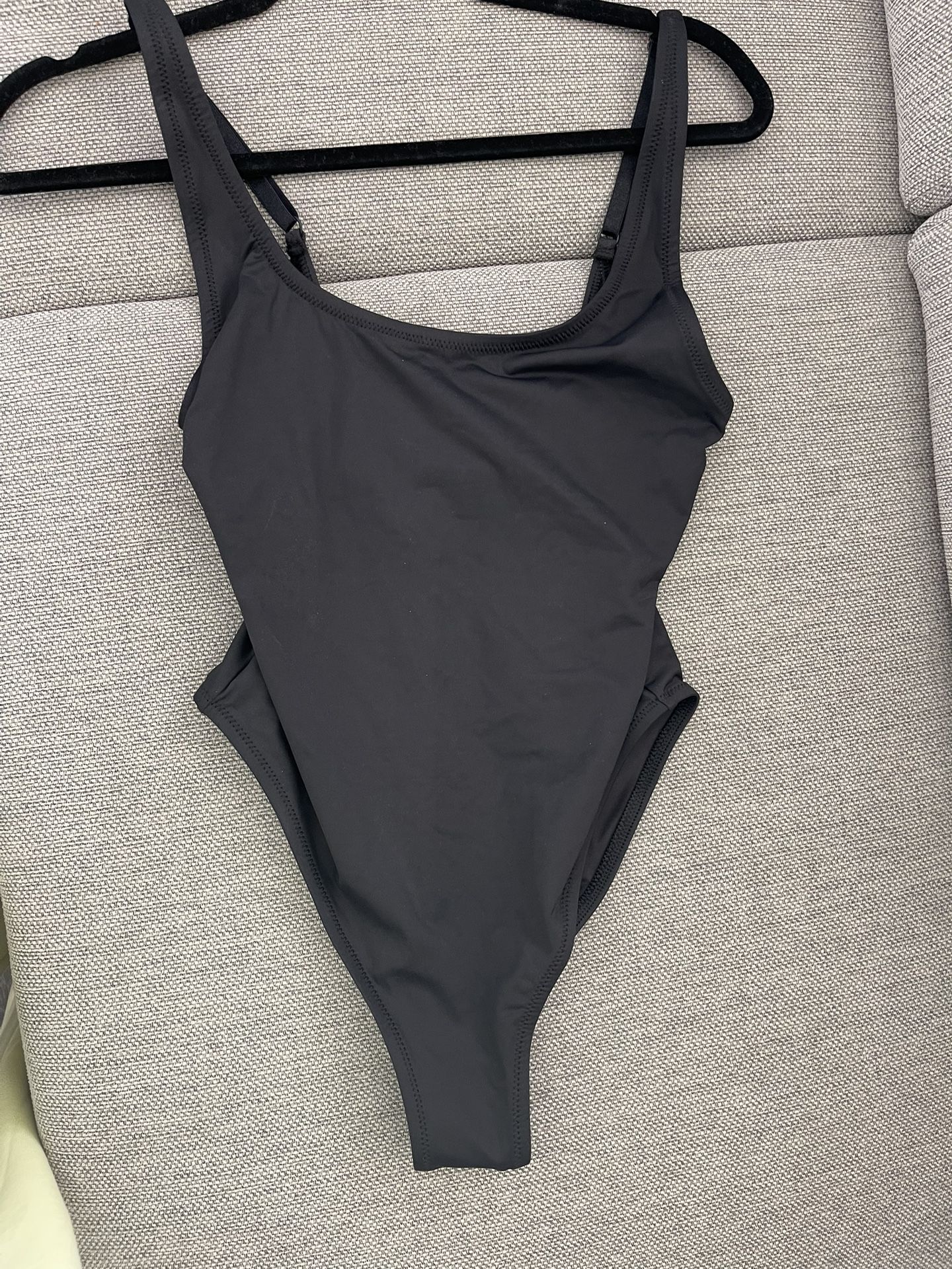 Skims Swim Scoop Neck One Piece 