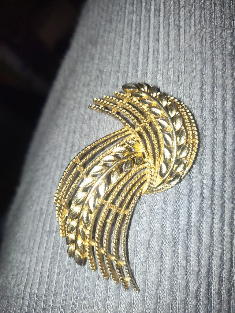 Lisner Brooch