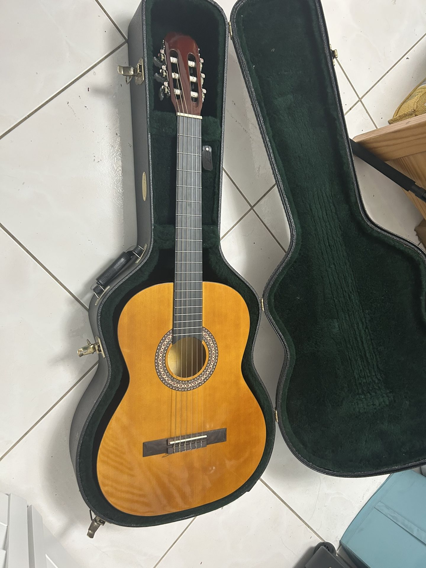 Aria AK-20 classical guitar