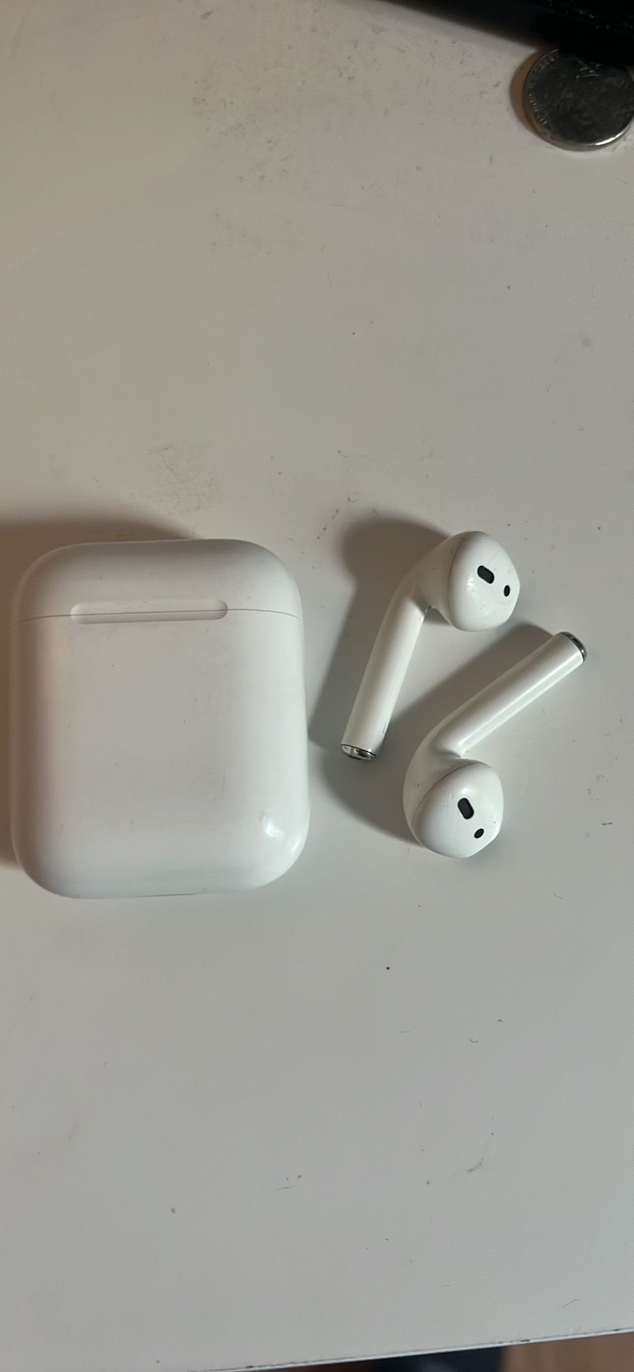 Apple Airpods first gen ( air pods + charging case)