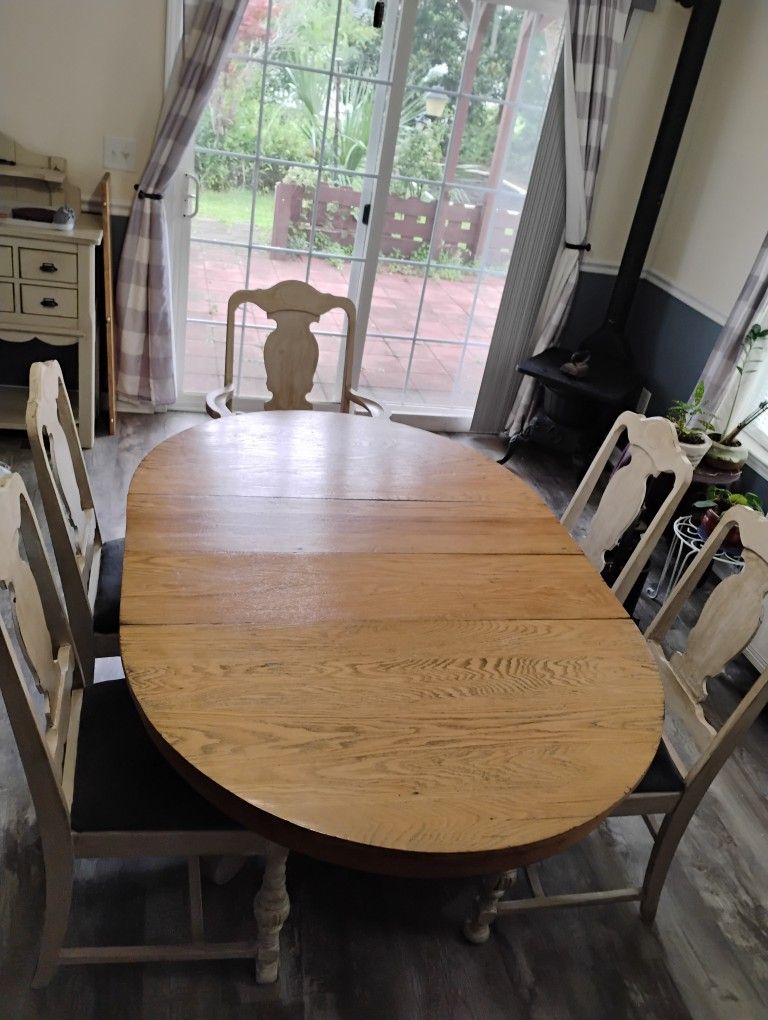 Expandable Dining Table with 5 Chairs