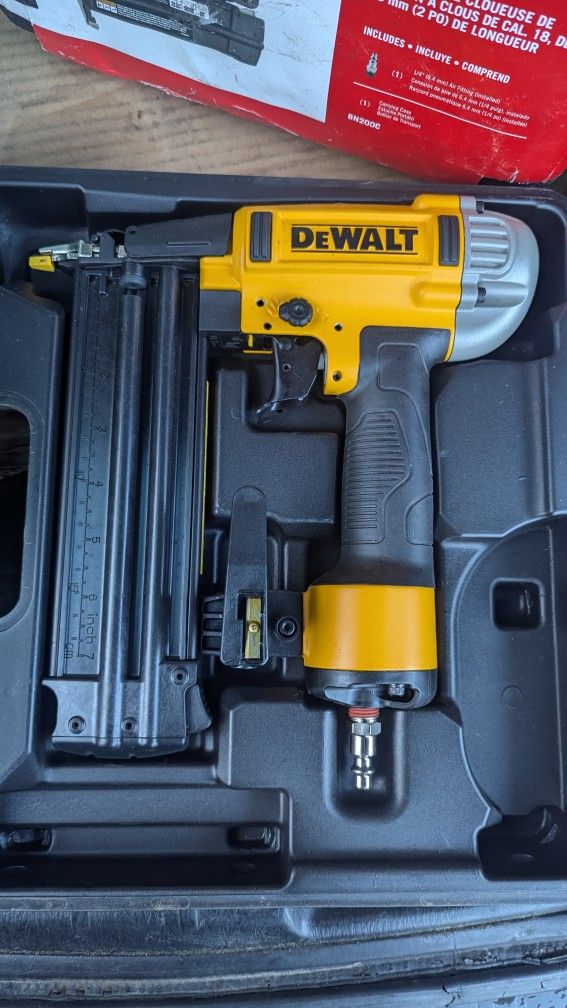 DeWalt Nail Gun #18